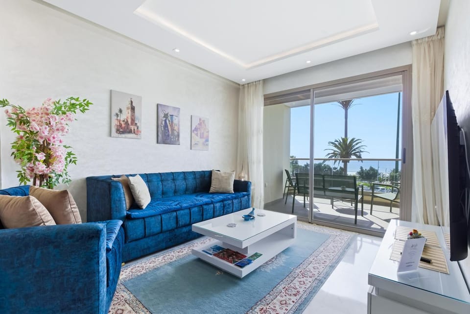 View (from property/room), Balcony/Terrace, Living room