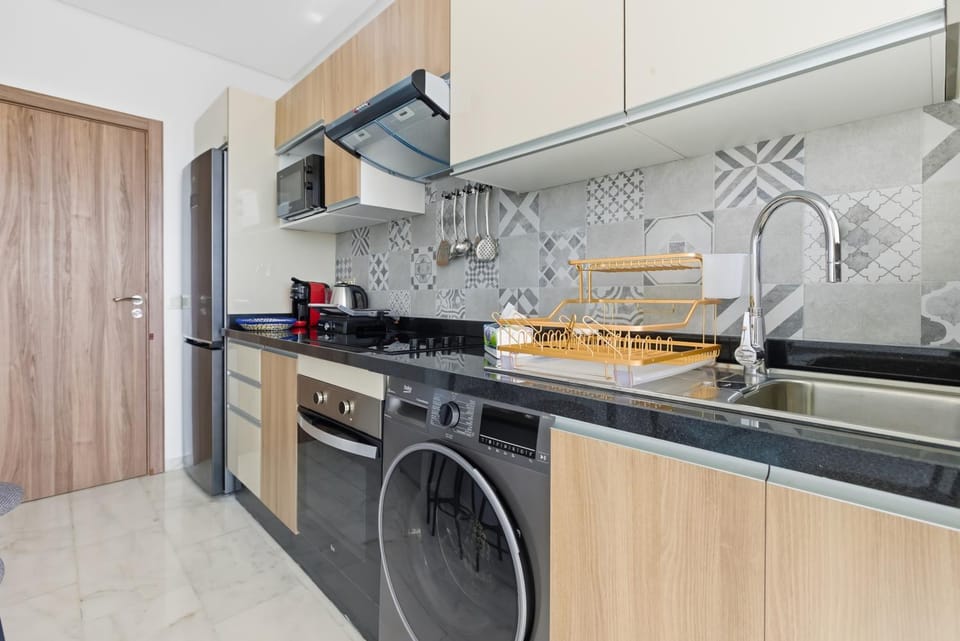 Kitchen or kitchenette, stove, washing machine, dryer