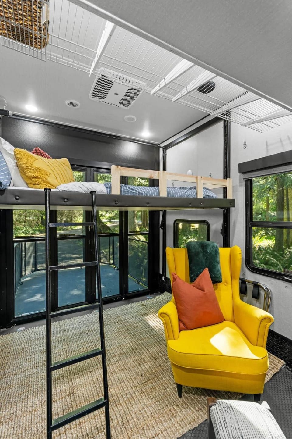 "The Waldorf Astoria of RVs" Try one of the best! House in Sequim