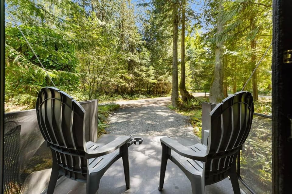 "The Waldorf Astoria of RVs" Try one of the best! House in Sequim