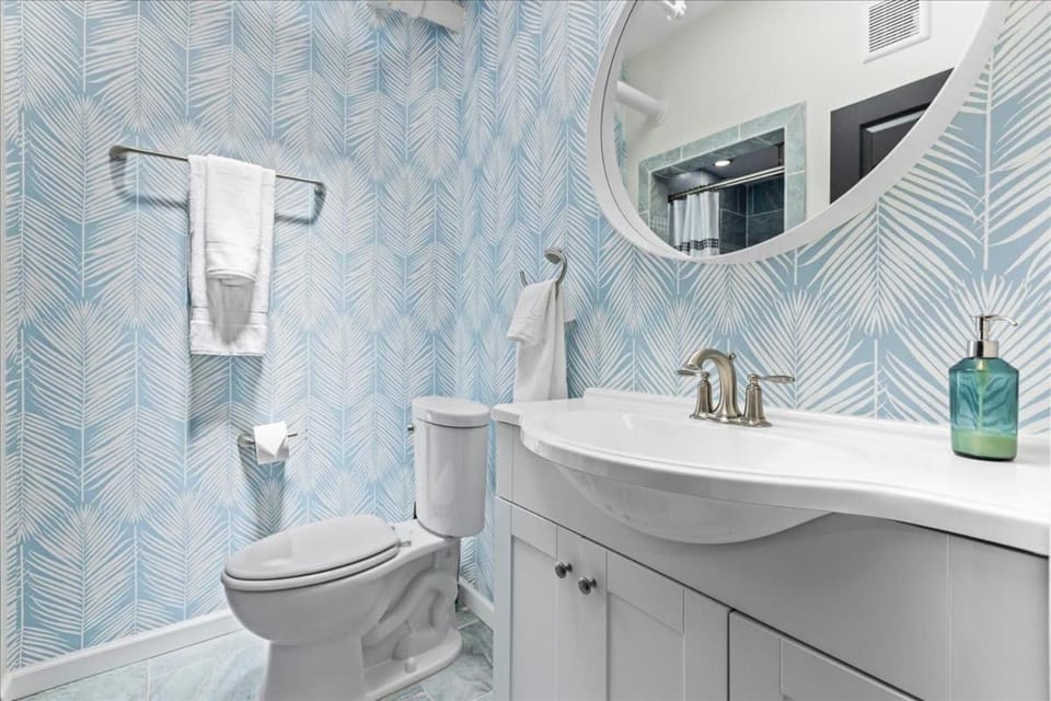 Vibrant AC Loft w Beach Views Sauna Jacuzzi Tub Apartment in Atlantic City