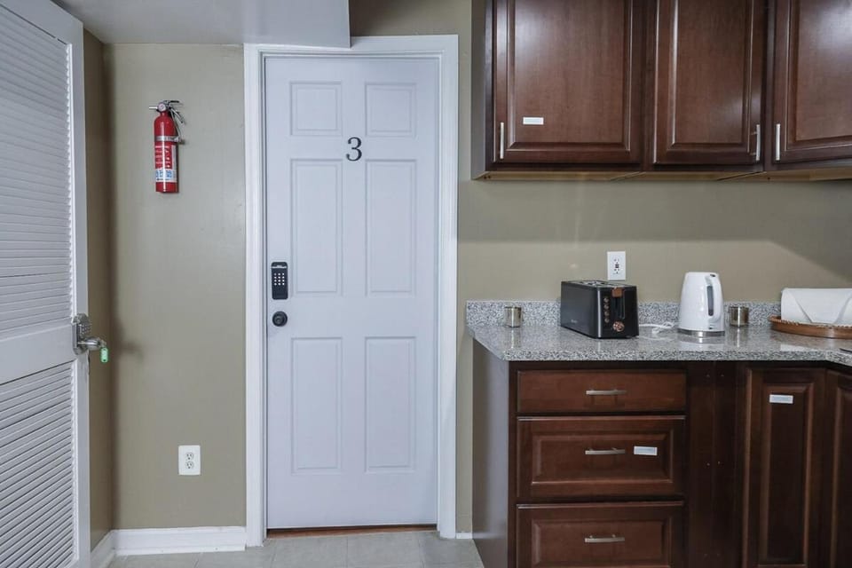 Coffee/tea facilities, toaster, kitchen