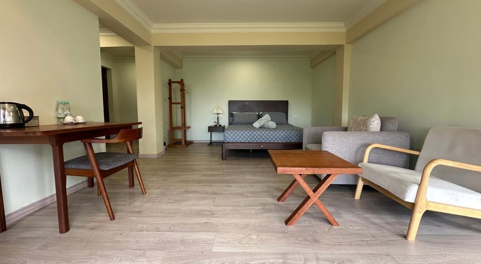 Bed, Seating area, Bedroom