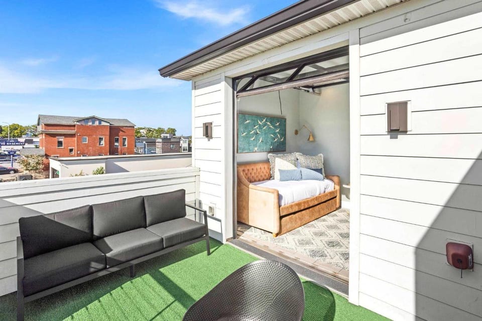 8th Ave South Gem Fabulous Home for Groups of 12 House in Nashville