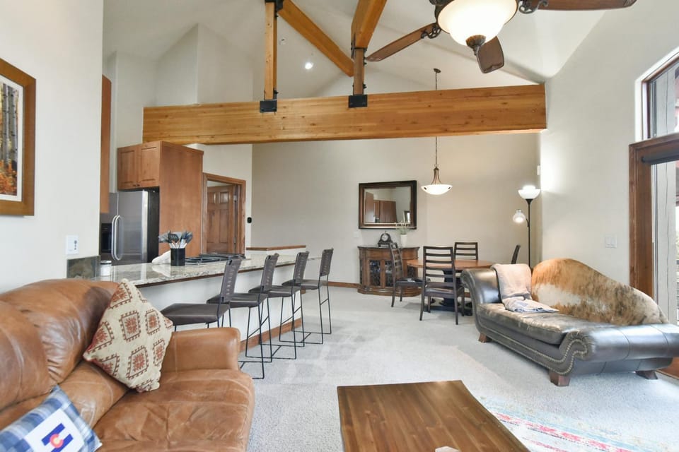 Marina Park Mountain View Townhome: Heart of Frisco Apartment in Frisco