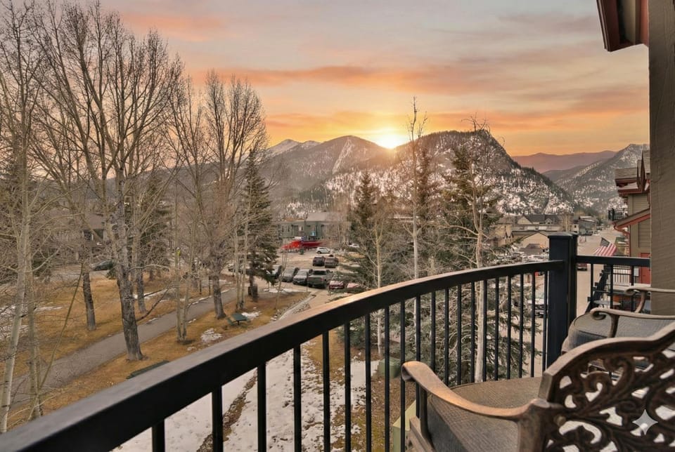 Marina Park Mountain View Townhome: Heart of Frisco Apartment in Frisco
