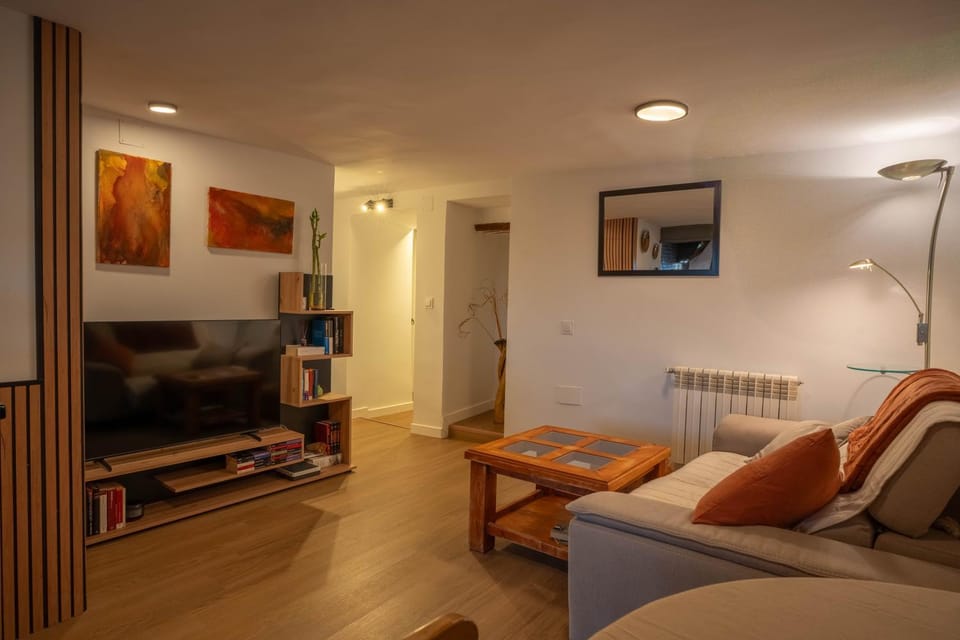 Communal lounge/ TV room, TV and multimedia, Living room, Seating area, Evening entertainment