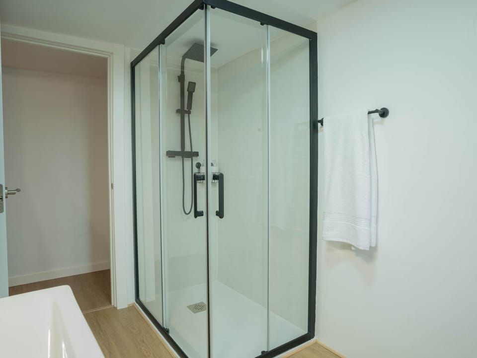 Shower, Bathroom, towels