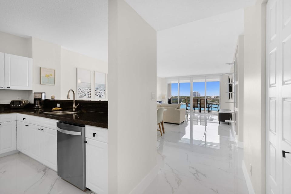 Le Golden Bay 902 STR-00876 Apartment in Sunny Isles Beach