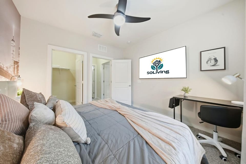 Stylish 2BR w Balcony, Pool & Pet-Friendly #15 Apartment in Tampa