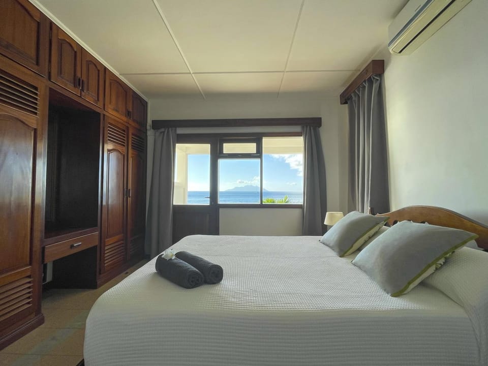 Bed, Natural landscape, Photo of the whole room, Bedroom, towels, wardrobe