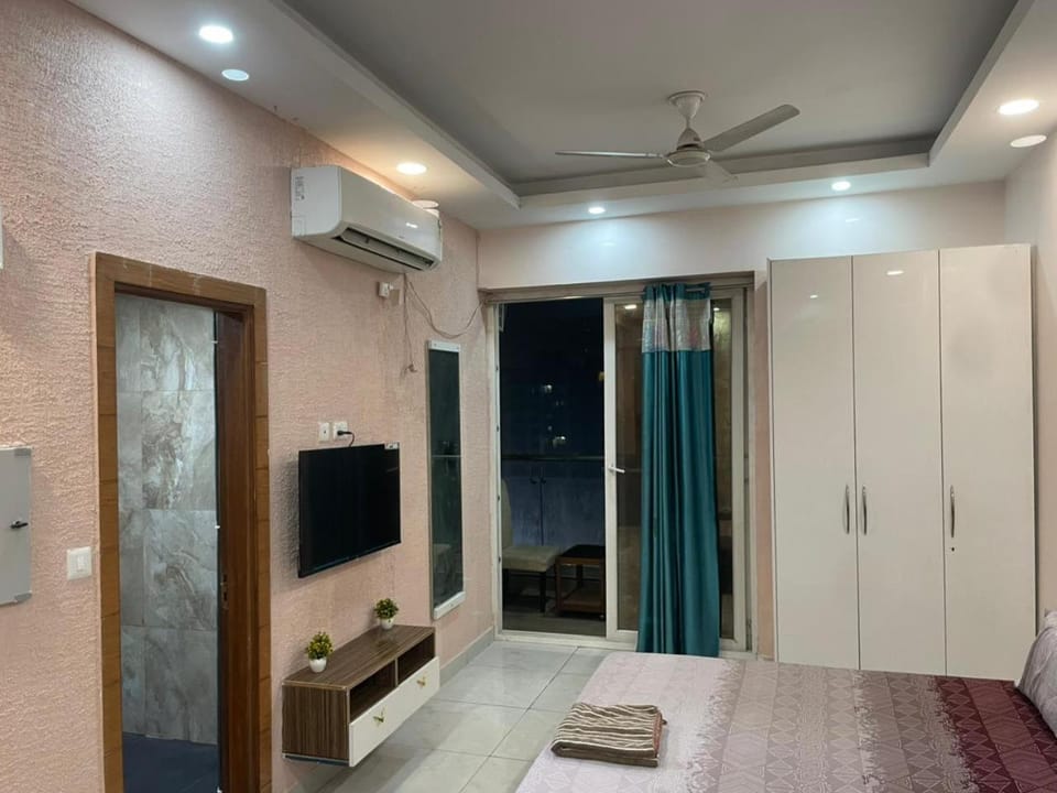 StayVerse74 Bed and Breakfast in Noida