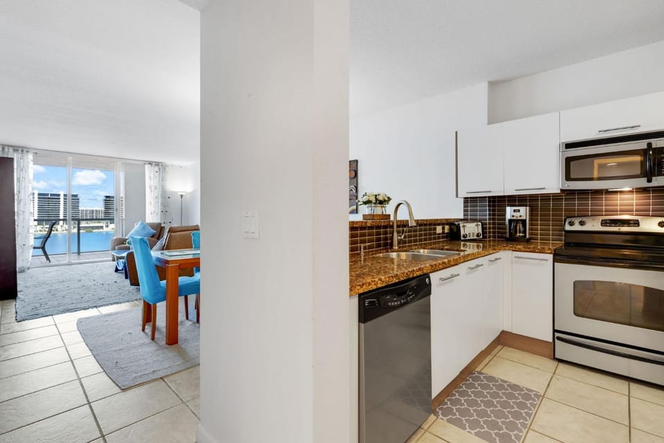 Le Marina Bay 1004 STR-02738 House in Sunny Isles Beach