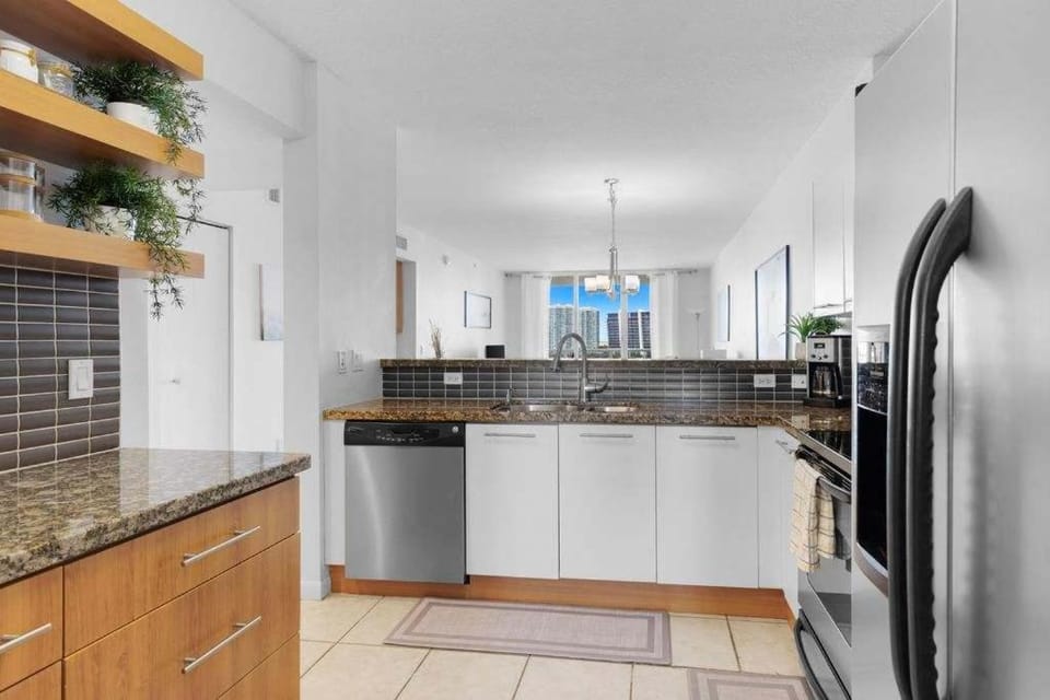 Le Marina Bay 1004 STR-02738 House in Sunny Isles Beach