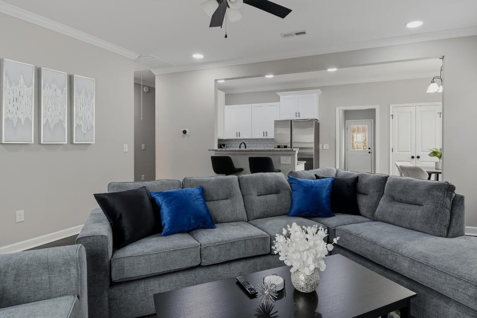 Kitchen or kitchenette, Seating area, Dining area, pet friendly