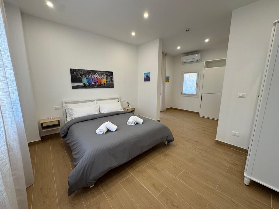 Bedroom, air conditioner