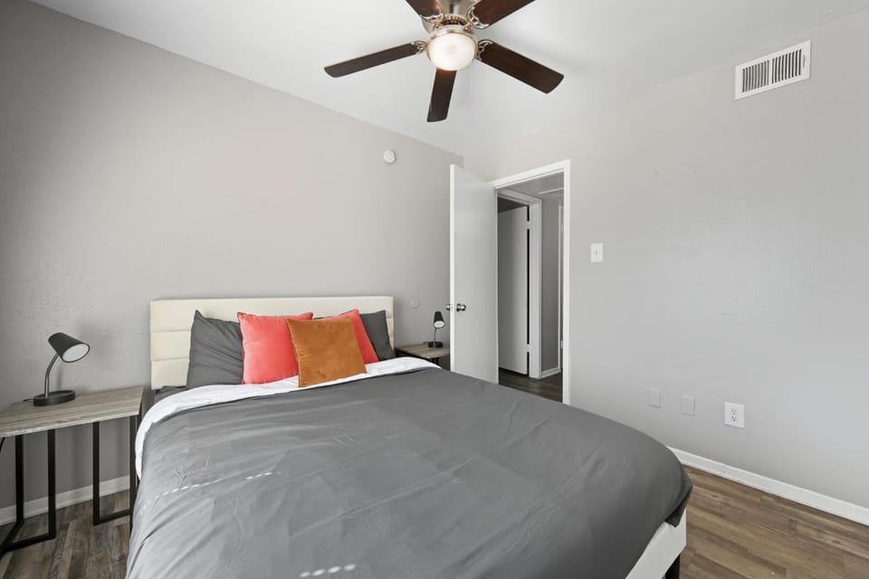 2-bedroom with large living area Apartment in Denton