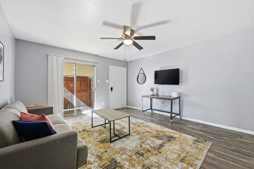 2-bedroom with large living area Apartment in Denton