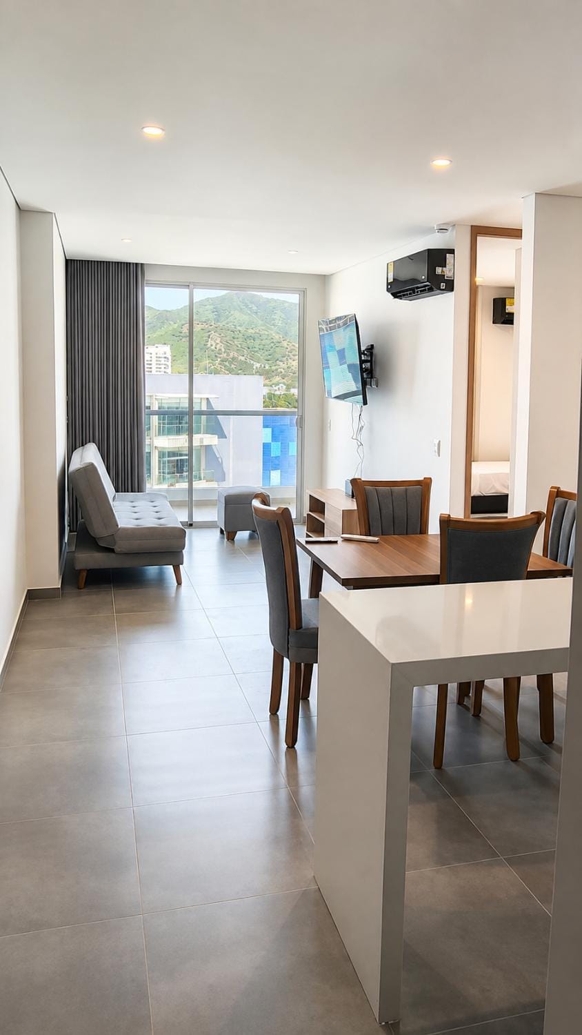TV and multimedia, Living room, Seating area, Dining area, air conditioner
