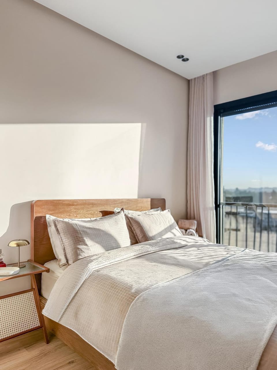 Bed, View (from property/room), Photo of the whole room, Bedroom