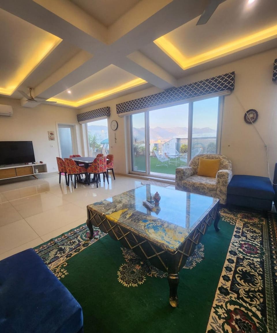 Omega Luxurious Penthouse - pool & servant quarter Apartment in Islamabad Capital Territory