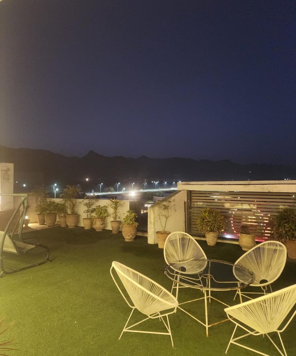 Omega Luxurious Penthouse - pool & servant quarter Apartment in Islamabad Capital Territory