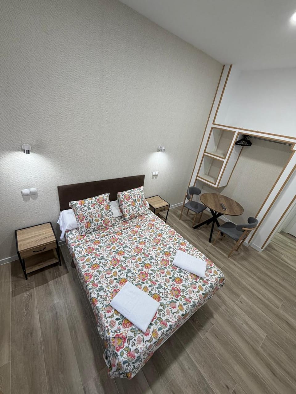 Hospedaje -Canal de Suez 11 B-Local Bed and Breakfast in Madrid