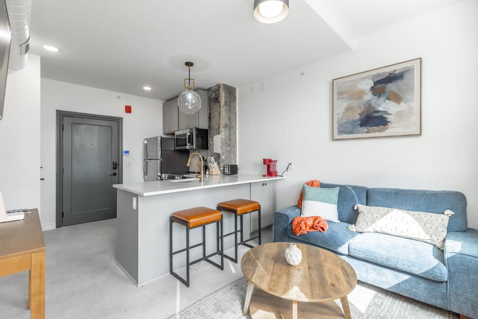 Kitchen or kitchenette, Living room, Seating area, Dining area, pet friendly