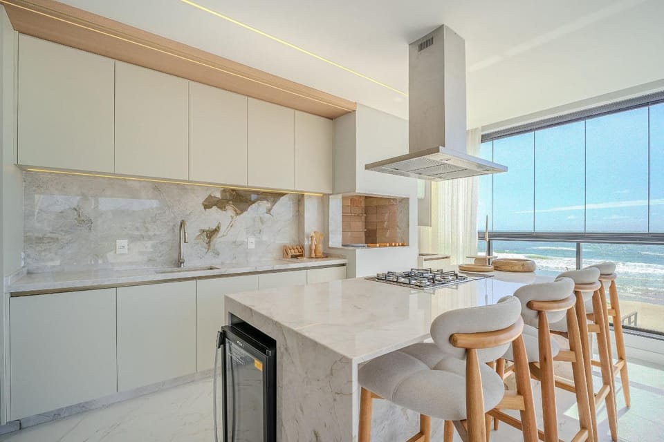 Kitchen or kitchenette, Dining area, stove