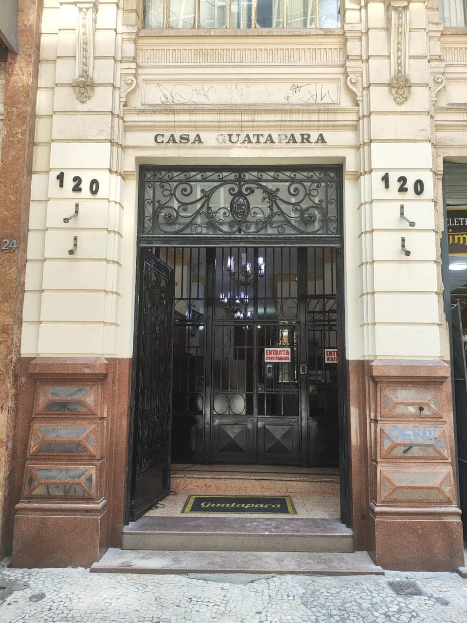 Facade/entrance