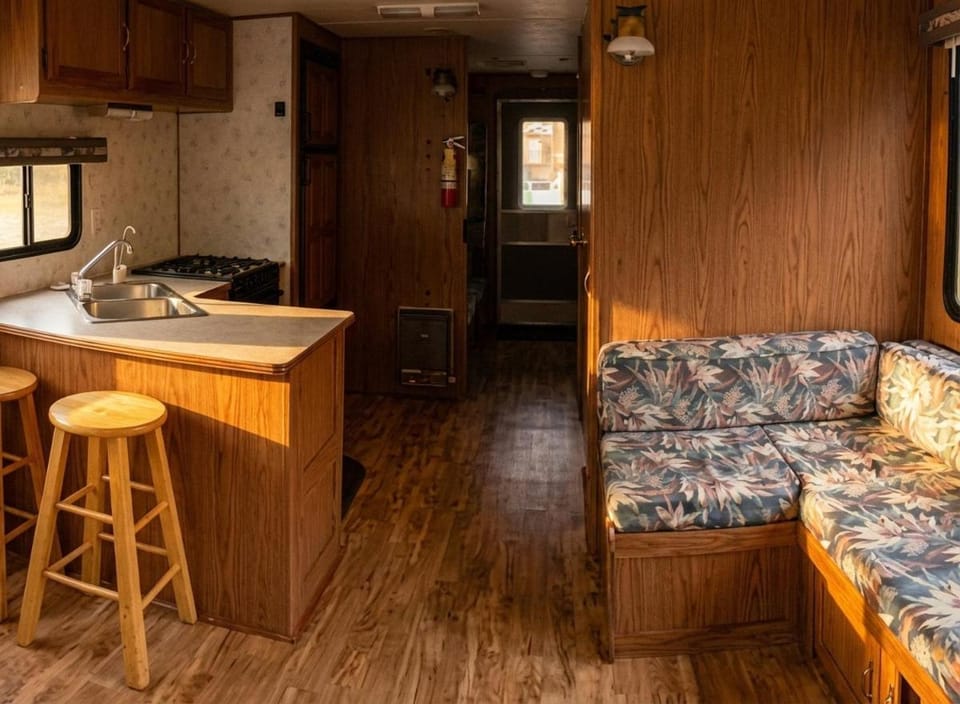 Kitchen or kitchenette, Seating area, kitchen