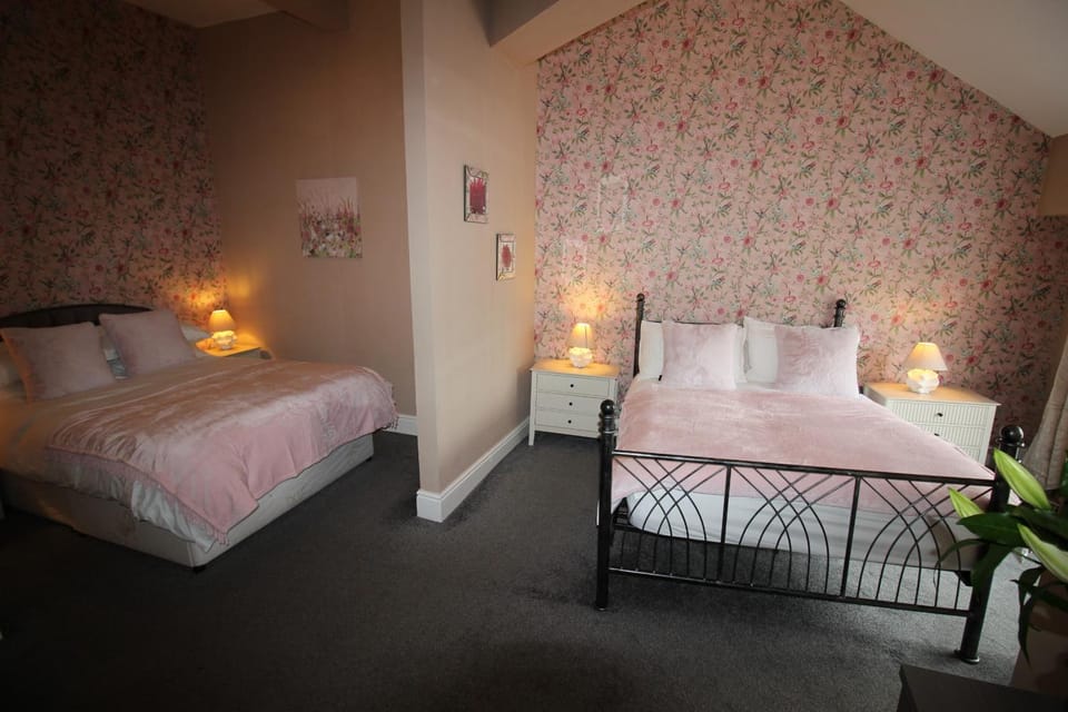 Cornerhouse Apartments 3 Sleeps 7 Apartment in Llandudno