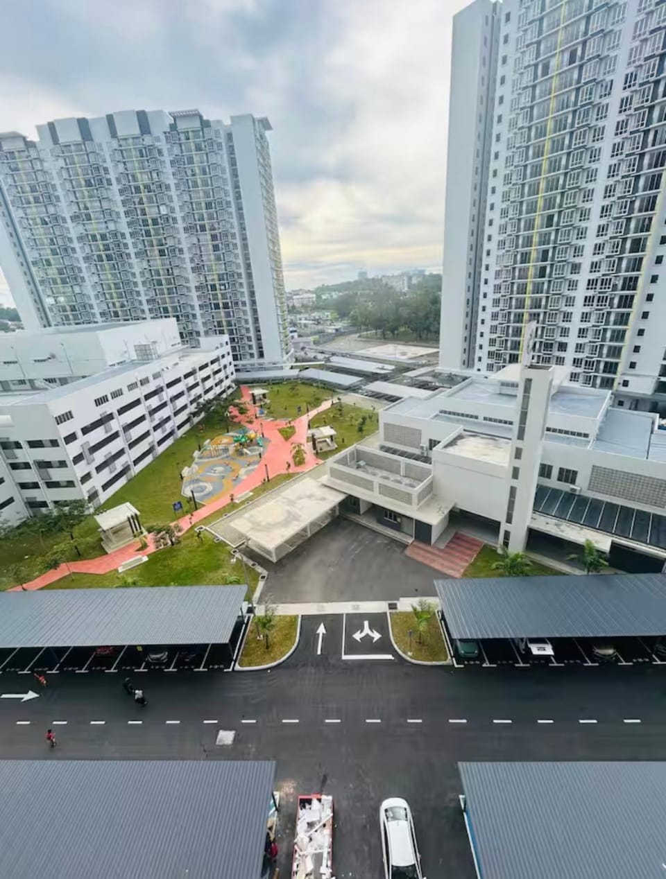 Property building, Neighbourhood, Bird's eye view, City view, Street view, Location, Parking