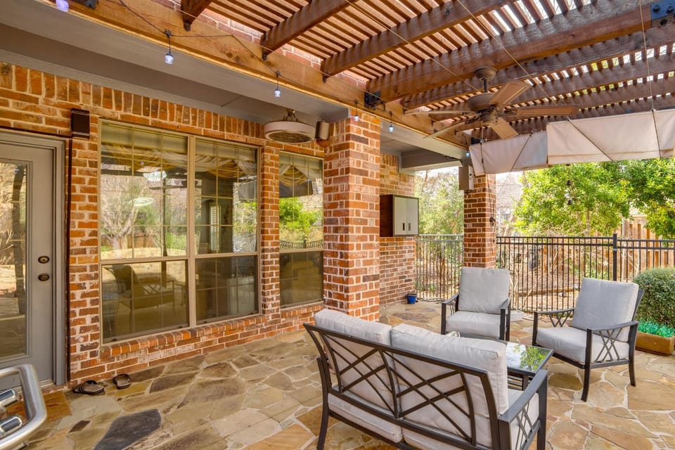 Great for Gatherings! Stylish Allen Home with Patio House in Allen