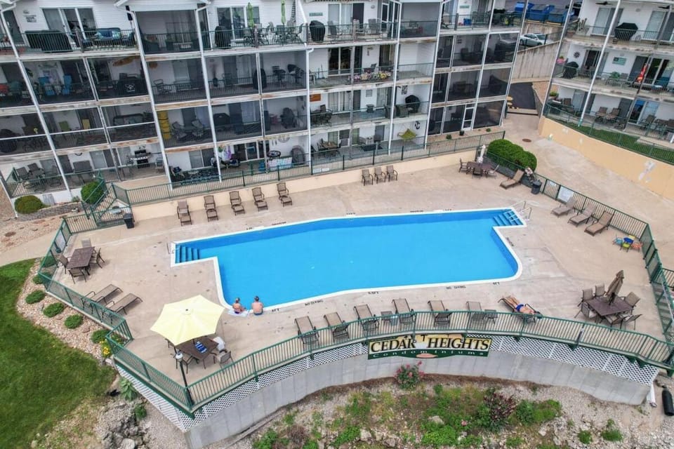Property building, Day, Bird's eye view, Swimming pool, sunbed