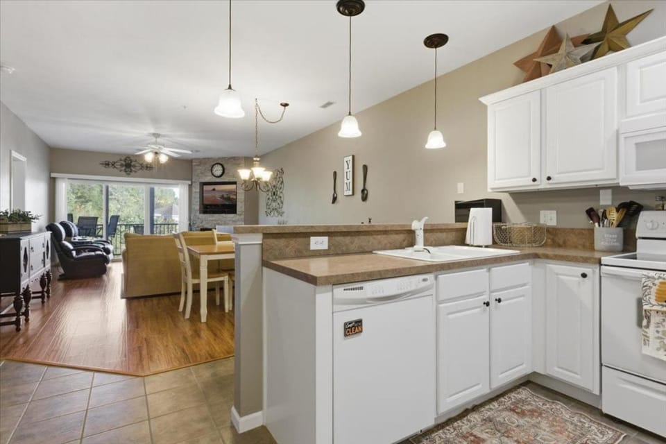 Coffee/tea facilities, Kitchen or kitchenette, Living room, Dining area, dishwasher, toaster, kitchen