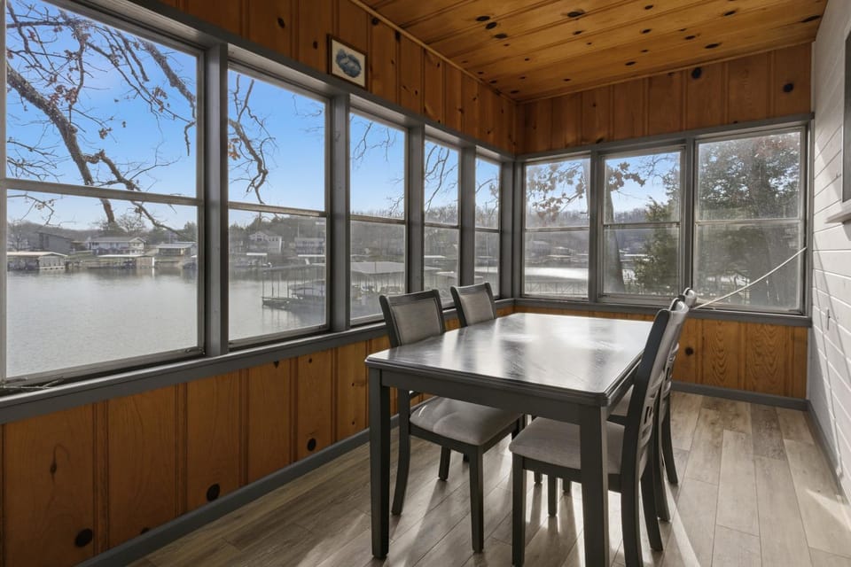 Seating area, Dining area