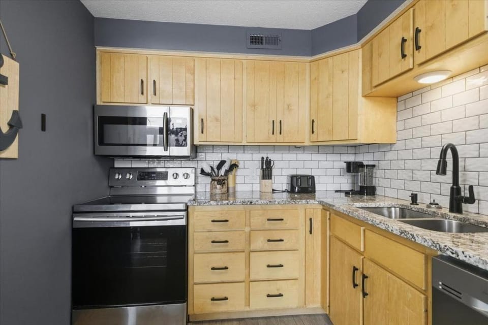 Kitchen or kitchenette, kitchen