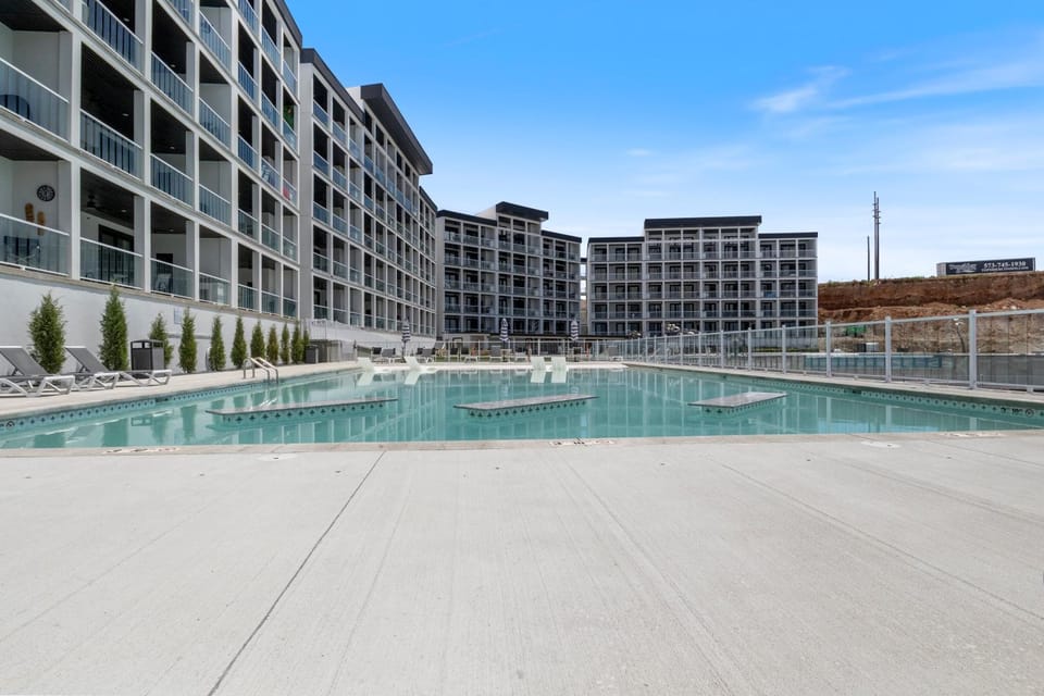 Property building, Day, Pool view, Swimming pool