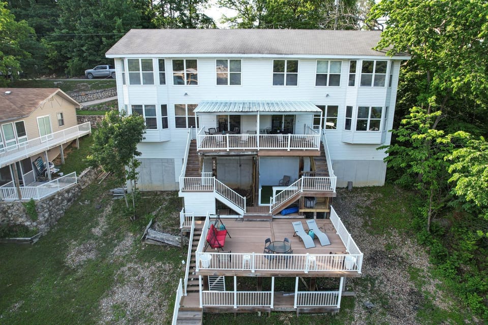 Property building, Day, View (from property/room), Balcony/Terrace