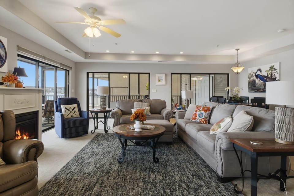 Living room, Seating area, fireplace