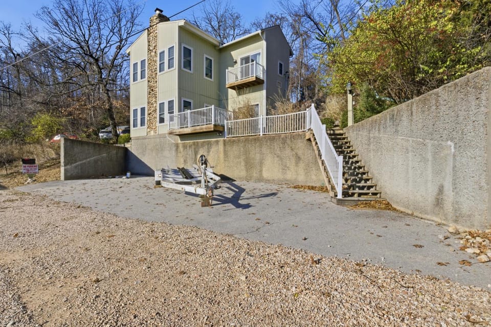 Property building, Day