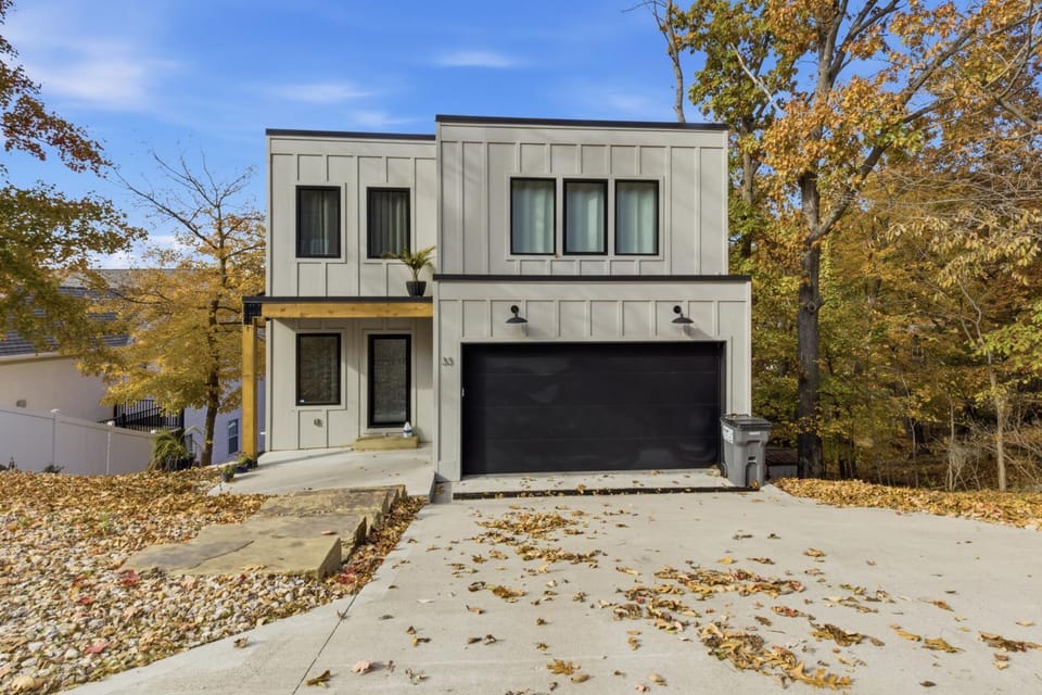 Property building, Facade/entrance, Day