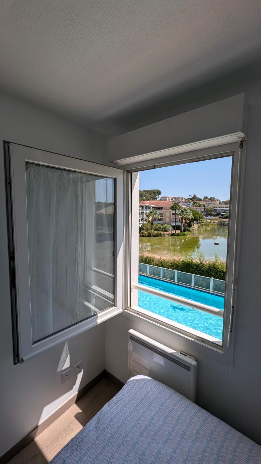 Bedroom, Lake view, Pool view