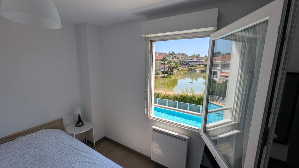 Bedroom, Lake view, Pool view