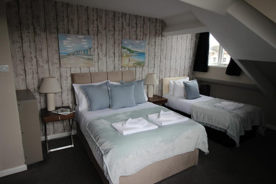 Cornerhouse Apartments 4 Sleeps 5 Apartment in Llandudno
