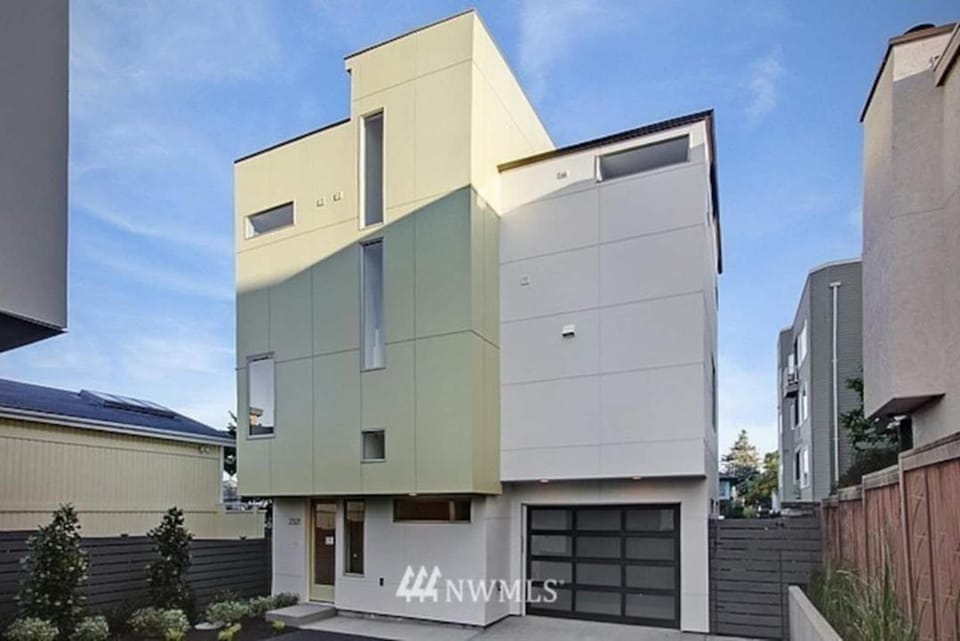 Perch - Modern Seattle View Home w/ Rooftop Deck & Parking House in Magnolia Seattle
