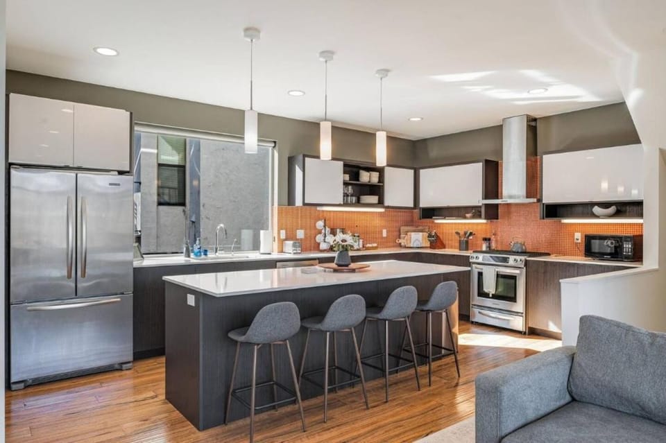 Perch - Modern Seattle View Home w/ Rooftop Deck & Parking House in Magnolia Seattle