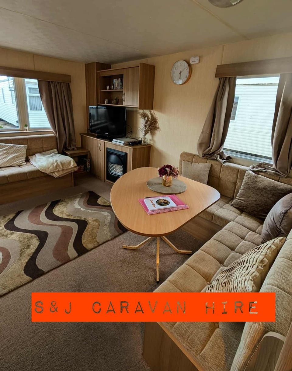 Lyons Winkups 3 bed Caravan Apartment in Towyn