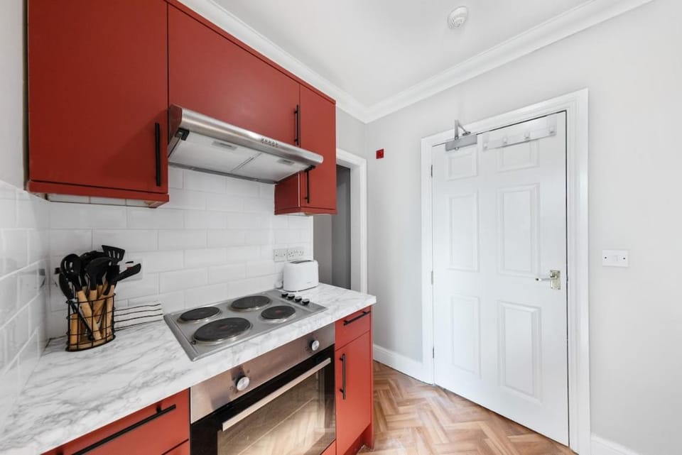 Contractor Base Near M25 Self-Contained Studio Apartment in Gravesend